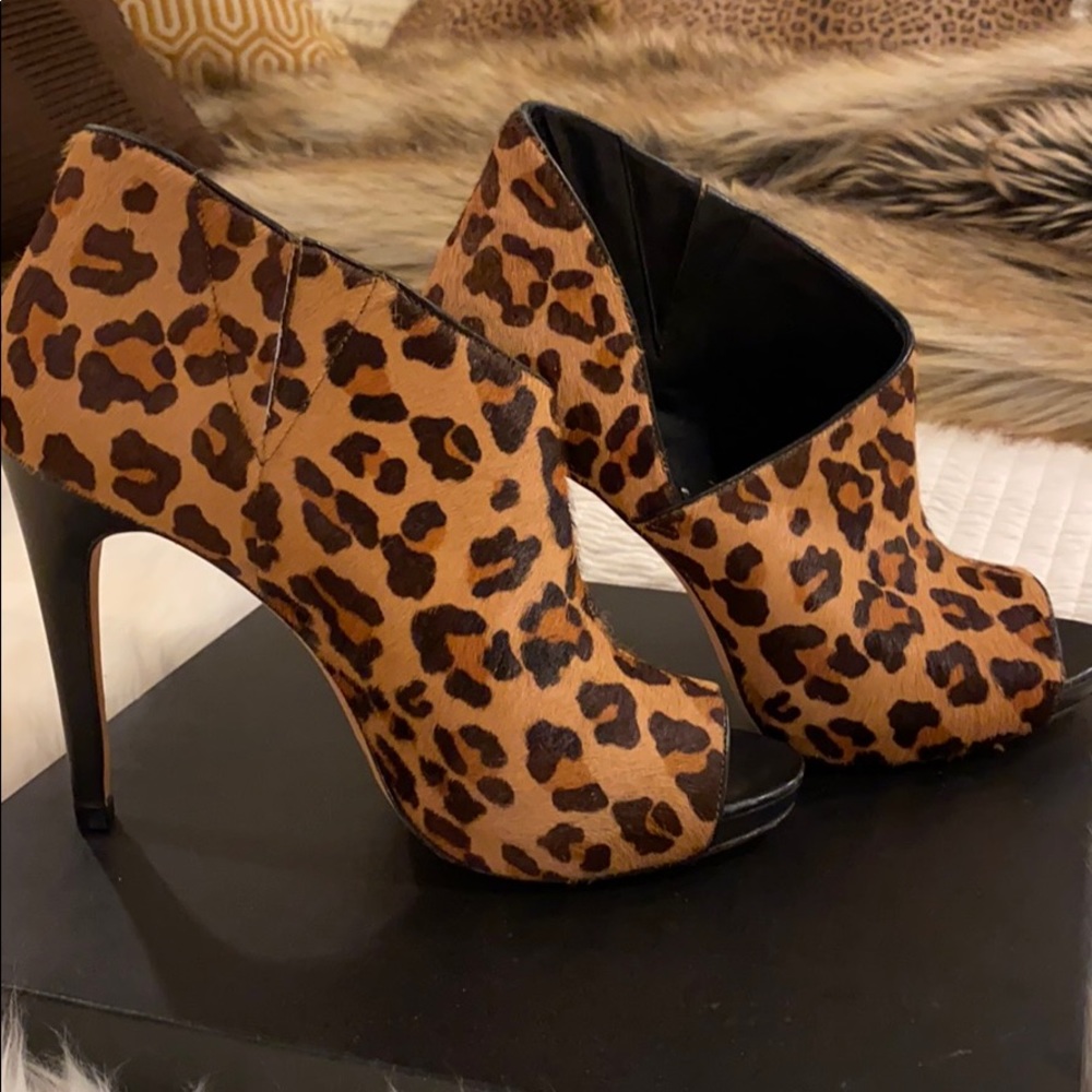 BCBGMAXAZRIA leather,leopard print pony hair heals